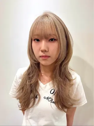 セミロング カラー ハイトーン/ウルフ/ レイヤー/Asukaのヘアスタイル
