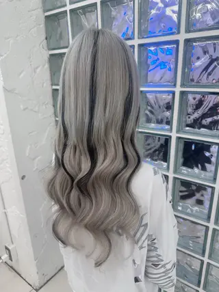 ロング 三尾 樺緒のヘアスタイル