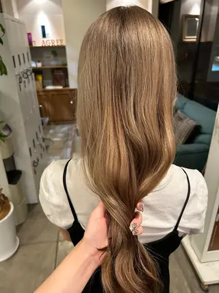 カラー AGREE Momokaのヘアスタイル