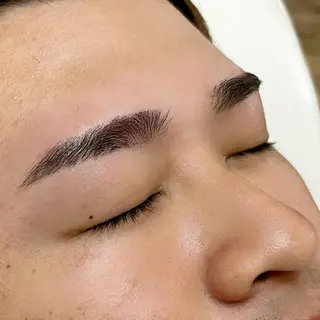 アイブロウ WHITE EYE 成田店　布施のマツエク・マツパデザイン