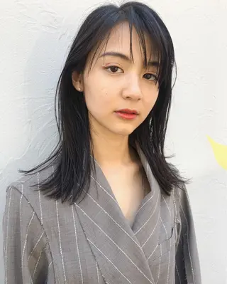 ミディアム Loom.所属・村上雅人 ナチュラルモードのヘアスタイル