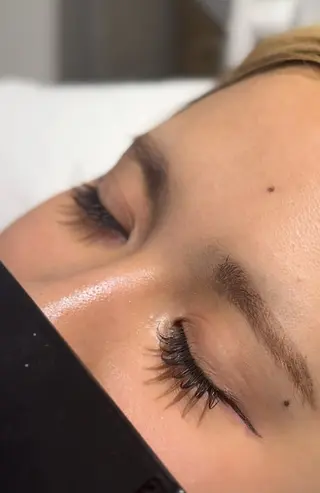 マツエク・マツパ 高山 穂香のヘアスタイル