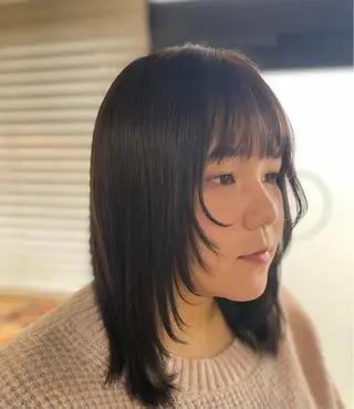 ミディアム 見奈美 凜のヘアスタイル