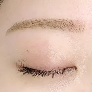 アイブロウ BellFlower Aki（眉・まつげ）のマツエク・マツパデザイン