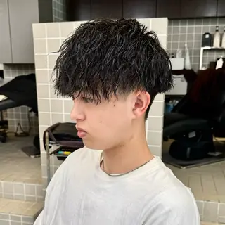 ショート パーマ ヘアアレンジ メンズ 顔まわりカット の達人のヘアスタイル