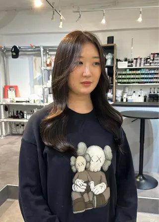 ロング カラー ﾚｲﾔｰ/ﾊｲﾄｰﾝ WAKANAのヘアスタイル