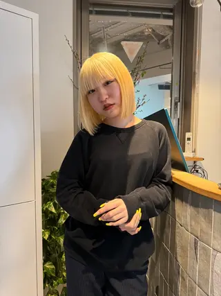 ミディアム カラー 切りっぱなしボブ レイヤー/縮毛矯正のヘアスタイル