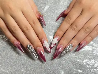 ネイル VIERU 🌈🎀💖のネイルデザイン