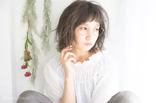 ショート カラー 佐藤 愛美のヘアスタイル