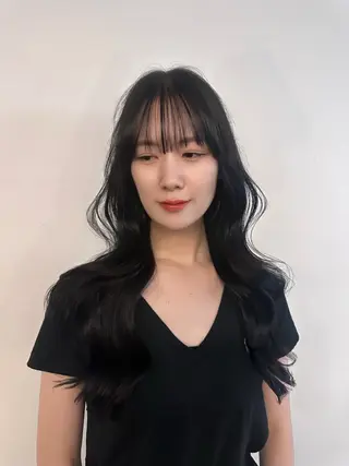 ロング 𝐍𝐎𝐑𝐀 𝐇𝐀𝐈𝐑 𝐒𝐀𝐋𝐎𝐍所属・中嶋蓮 透明感カラー韓国ヘアのヘアスタイル