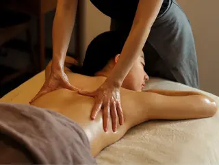 Loa Nature ロアナチュール大阪江戸堀店所属・chika セラピストのエステ・リラクイメージ