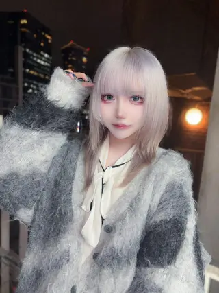 ロング カラー ホワイト&レイヤーカ ットエクステ長畠俊輔のヘアスタイル