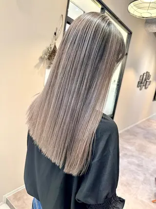 セミロング 🔷ブリーチバレイヤ ージュ🔷飯野達也のヘアスタイル