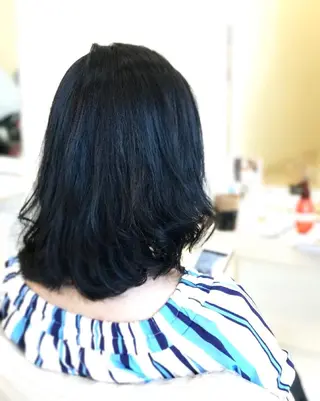 ミディアム Aimer 千夏のヘアスタイル