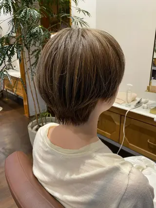 ショート カラー DEE okazakiのヘアスタイル