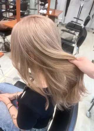 カラー CIEL 難波店所属・🎀透明感/レイヤ ー/Kotona🎀のヘアスタイル