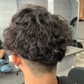 パーマ メンズ _WHITE所属・ダウンパーマ 曲がる縮毛矯正のヘアスタイル