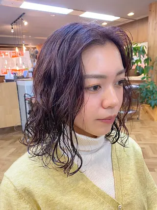 ミディアム カラー パーマ ハル🌸柔色/ ブリーチなし/艶髪のヘアスタイル