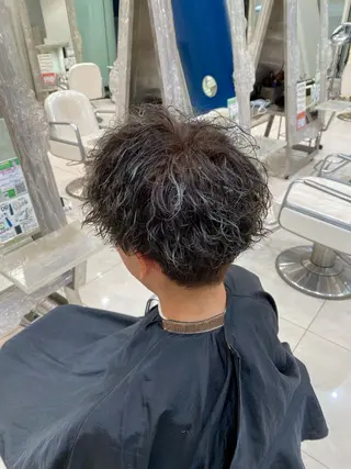 カラー 磯谷 怜寿のヘアスタイル