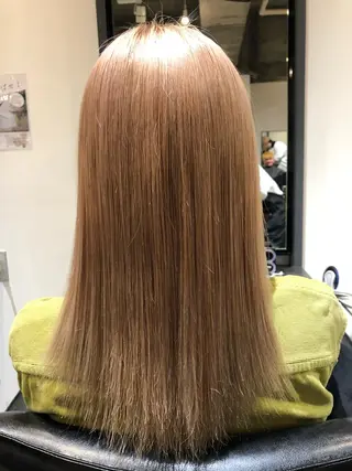 ミディアム カラー akane .のヘアスタイル