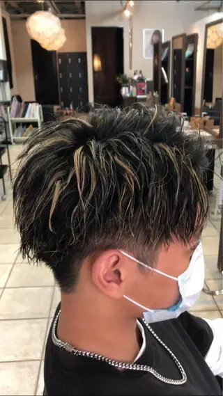 ミディアム パーマ メンズ カ レラのヘアスタイル