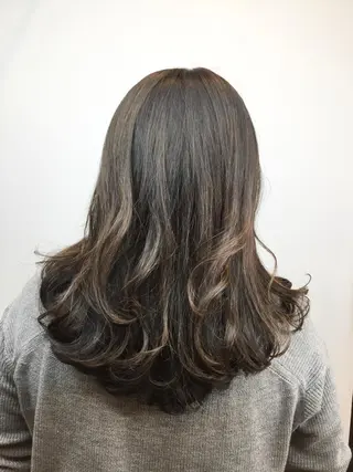 セミロング カラー Annon プライベートサロンのヘアスタイル