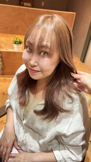 ロング セルバ所属・HIRORO ブリーチ/ハイトーンのヘアスタイル