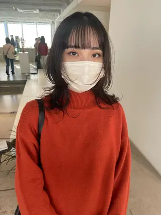 セミロング oma　袮次金 鈴香のヘアスタイル