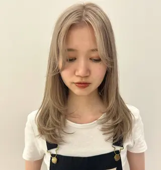 ミディアム カラー ハイトーン/ブリーチ 似合せカット/パーマのヘアスタイル