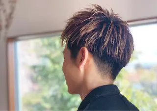 カラー メンズ 菅野 愛のヘアスタイル