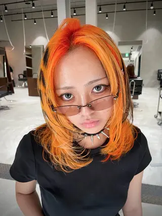 セミロング isseiハイトーン /韓国レイヤーのヘアスタイル