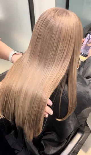 ロング salowin所属・ハイトーンカラー 馬場みなみのヘアスタイル