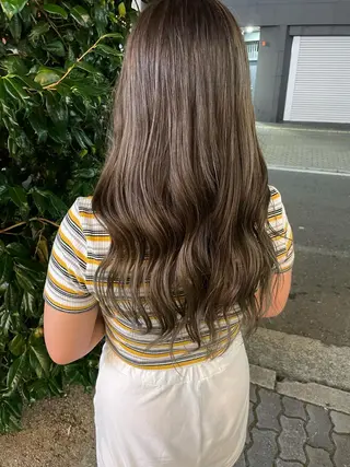 ロング カラー akane .のヘアスタイル