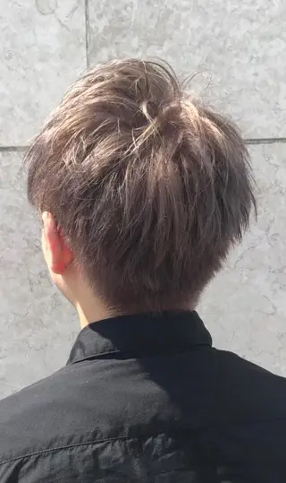 ショート カラーリスト菅澤 岳のヘアスタイル