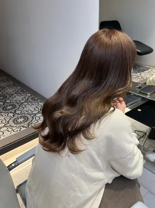 セミロング カラー カジュアルを女っぽく 𝗮𝘆𝗮𝗰𝗼のヘアスタイル