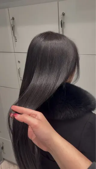 ロング カラー earth銀座 青山🩵のヘアスタイル