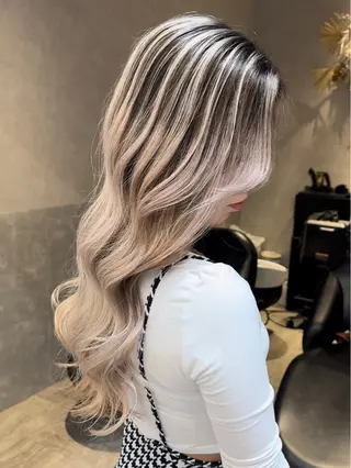 ロング カラー Lond Le'a /ハイトーンカラーのヘアスタイル