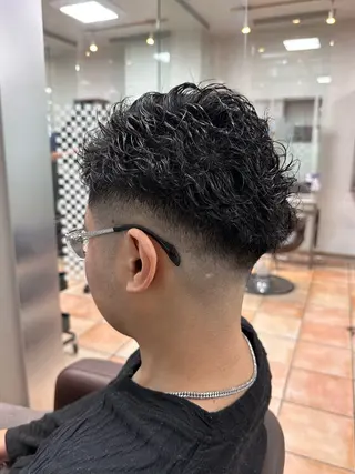 ショート パーマ メンズ 鈴木 隆威のヘアスタイル