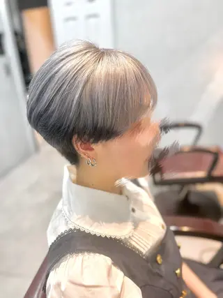 ショート カラー Nene 🪽🤍推しカラーのヘアスタイル