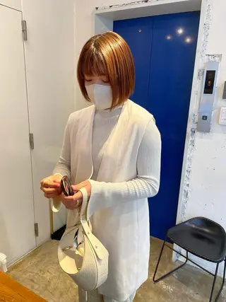 ミディアム MIOベージュカラー 柔らかいカラーのヘアスタイル