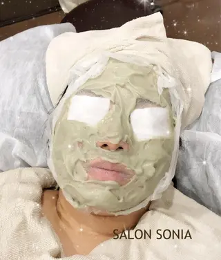 小顔・毛穴・たるみ ネイル　似内真樹のエステ・リラクイメージ