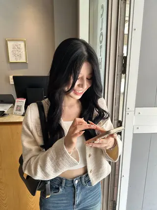 ミディアム miloc MOMOKAのヘアスタイル