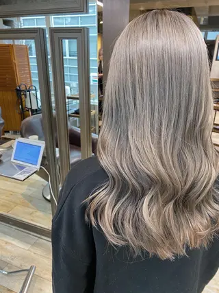 ロング カラー wakana 【ブリーチカラー】のヘアスタイル