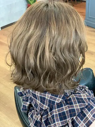 ミディアム SALOWIN心斎橋Suite店所属・ブリーチ毛にもできる 縮毛矯正|鷹司郎のヘアスタイル