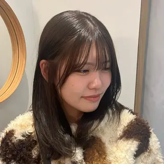 セミロング Wカラー🐾 ハルナのヘアスタイル