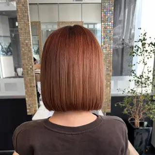 ショート CONAN｜レイヤー ボブ／ハイトーンのヘアスタイル