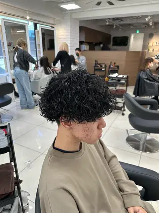 ショート パーマ メンズ フェザーパーマ職人 🪶ryosukeのヘアスタイル
