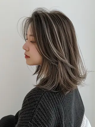 ミディアム 保子 祐里香のヘアスタイル