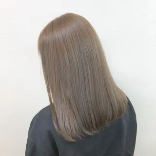 ミディアム カラー レイヤーカット 透明感カラーのヘアスタイル