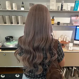 ロング カヨコ/ハイトーン /透明感カラーのヘアスタイル